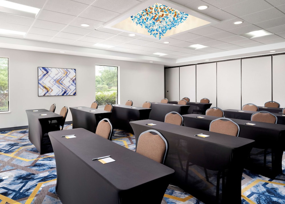 Hampton Inn & Suites Dallas Dfw Arpt W Sh 183 Hurst - photo 37