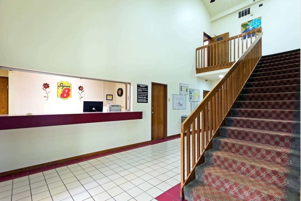 Super 8 by Wyndham DeKalb IL - photo 2