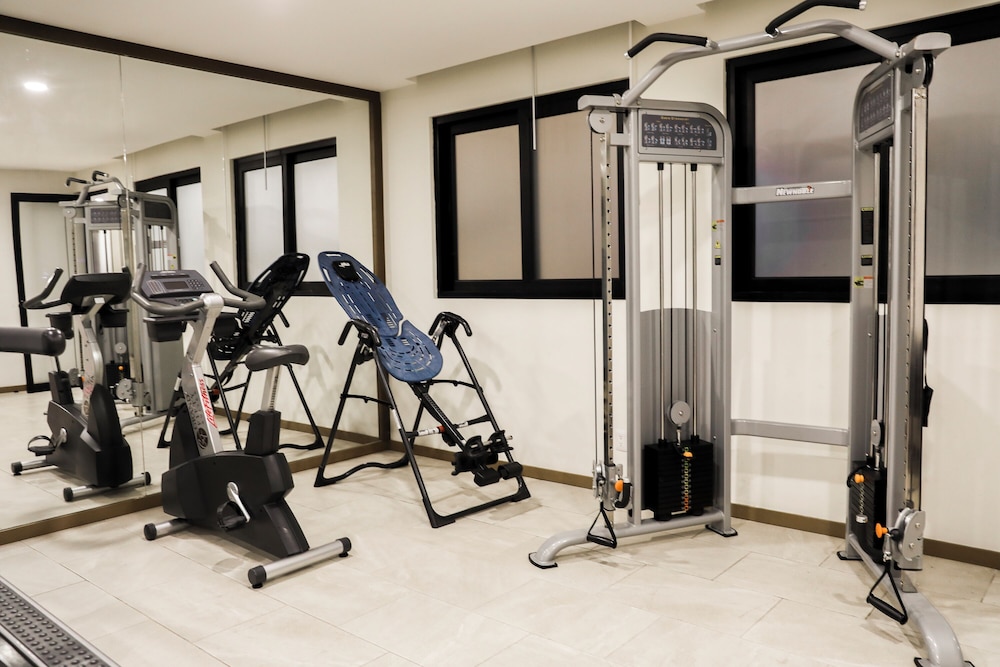 Grand Fifty Suites