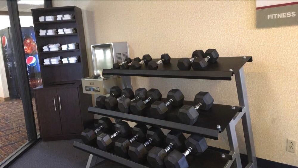 Howard Johnson by Wyndham Merrillville - photo 34