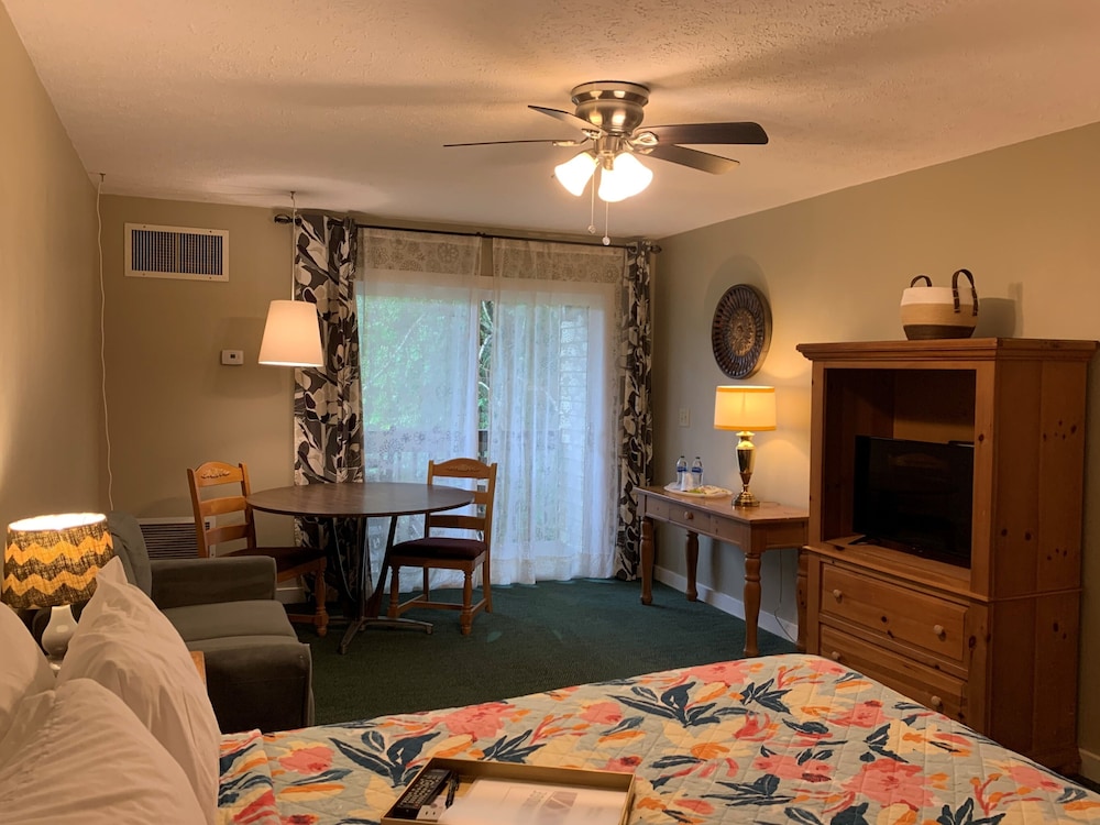 Woodbridge Inn & Tavern - photo 42