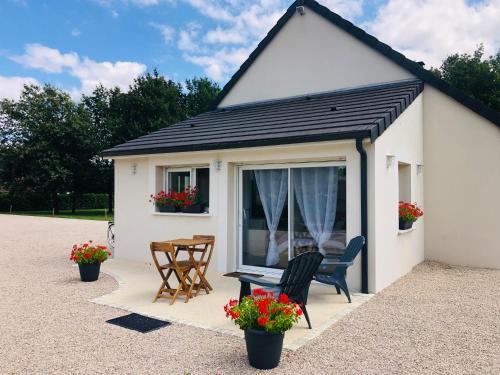 Studio Au Numero 10 Proche Zoo de Beauval Et Sortie D Autoroute in Villefranche-Sur-Saone, France