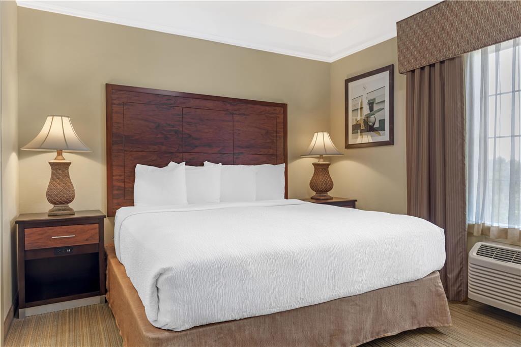 Best Western Plus Monica Royale Inn & Suites - photo 43