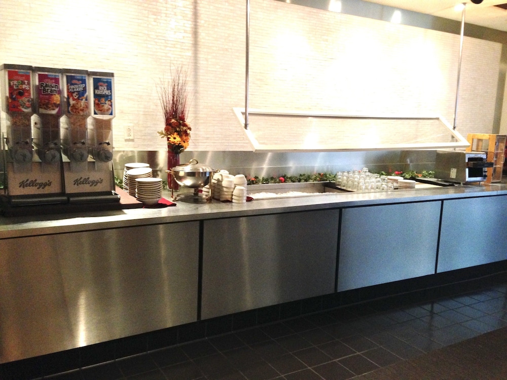 Holiday Inn & Suites Pittsfield Berkshires by IHG - photo 37