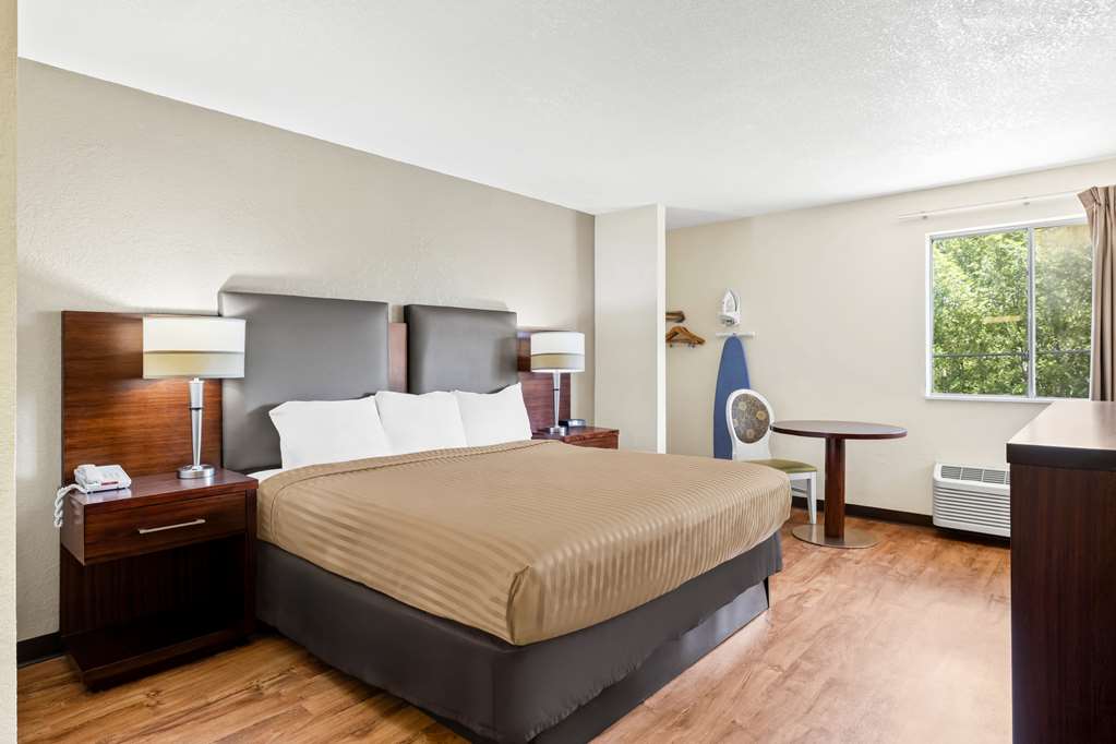 Econo Lodge Emporia - photo 11
