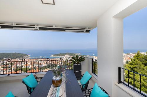 New 150m2 Penthouse With Shared Pool Villa Smaragd — 4-Star Luxury Hotel in Makarska, Croatia
