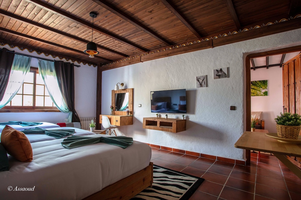 Bungalow Triple 5 El Cortijo Chefchaeun Hotel Spa — hotel in Derdara