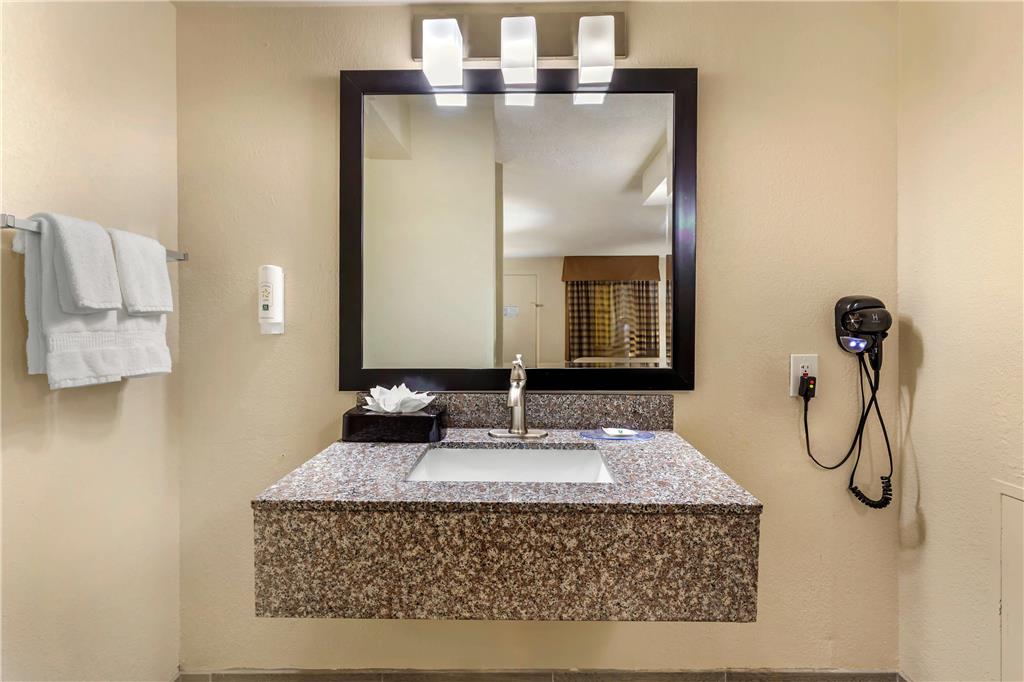 Quality Inn & Suites Spring Lake Fayetteville near Fort Bragg - photo 13