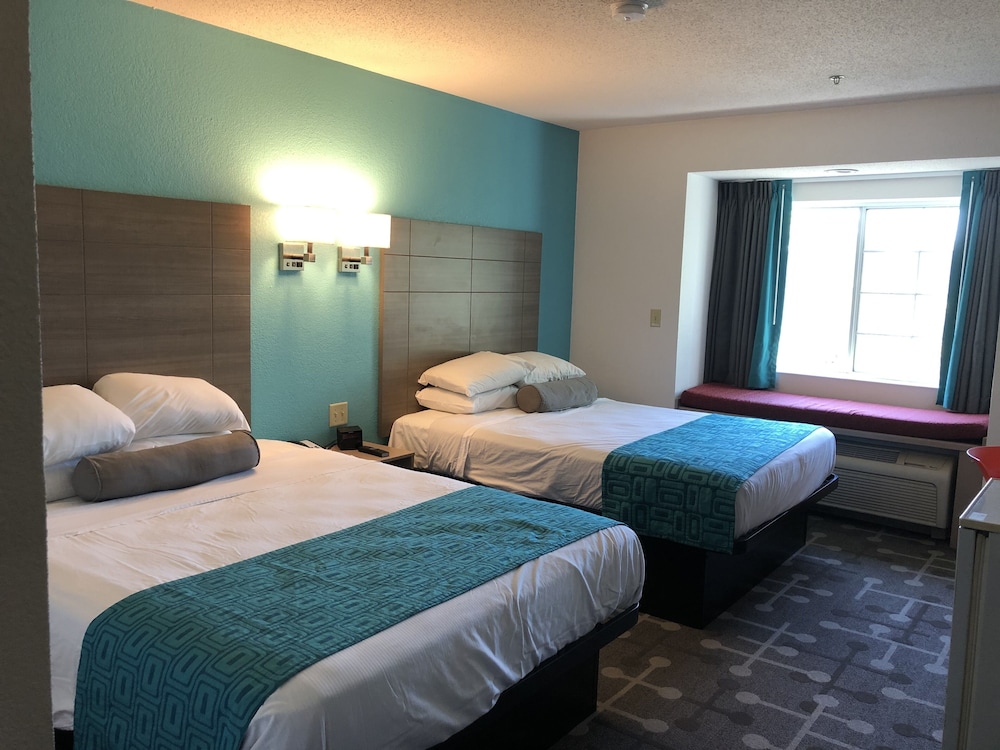 Red Lion Inn & Suites Elk Grove Village - photo 6