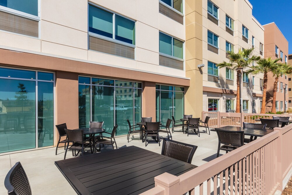 Holiday Inn Express & Suites Moreno Valley Riverside by IHG - photo 8