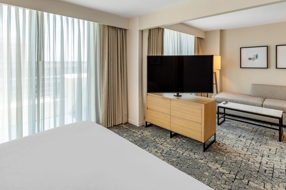 Sheraton Suites Old Town Alexandria - photo 18