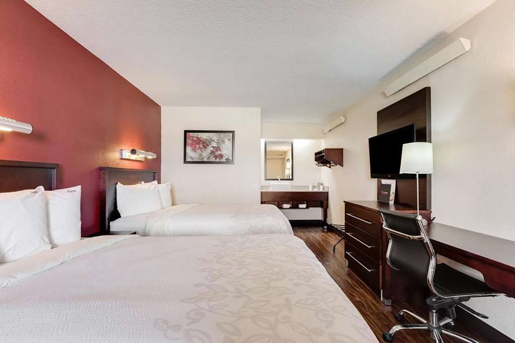 Super 8 by Wyndham Deerfield Northbrook - photo 12