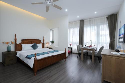 Apartment 2BR Old quater Street View Kitchen Wash — 4-Star Luxury Hotel in Hanoi, Vietnam