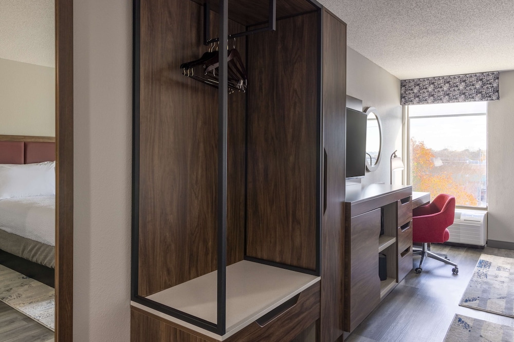 Hampton Inn Athens - photo 13