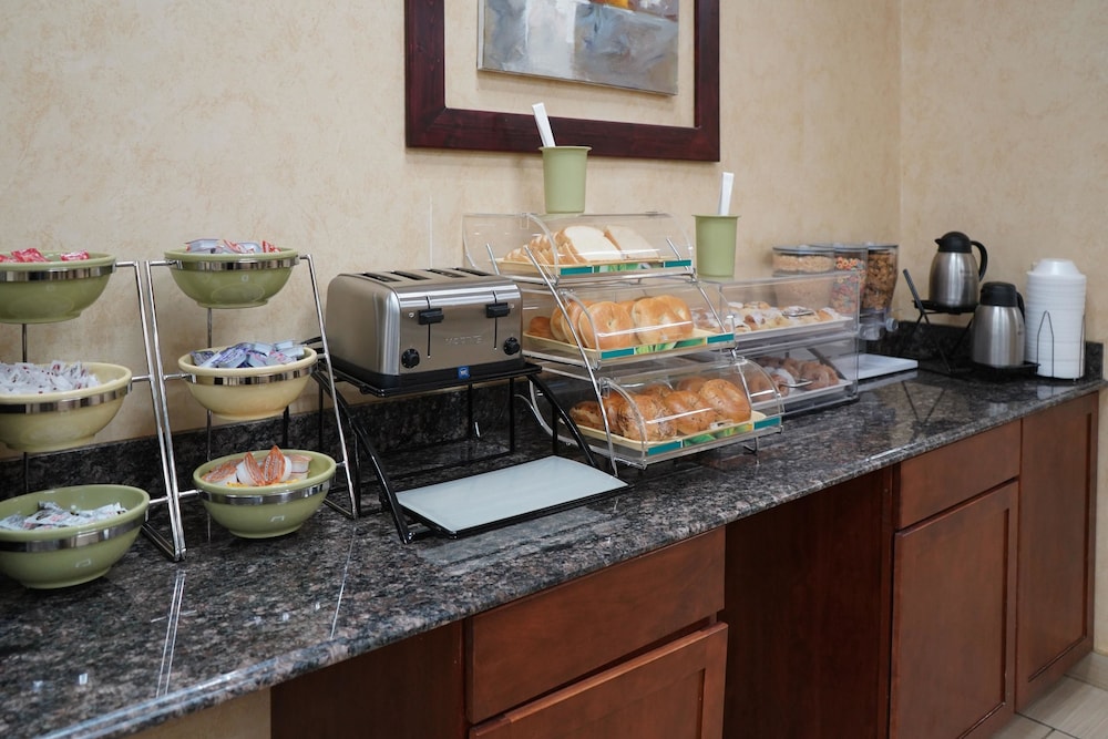 Quality Inn & Suites Coldwater near I 69 - photo 77