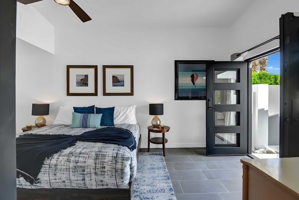 Modern Oasis w Pool Patio Lounge Mountain Views Palo Verde by AvantStay - photo 16
