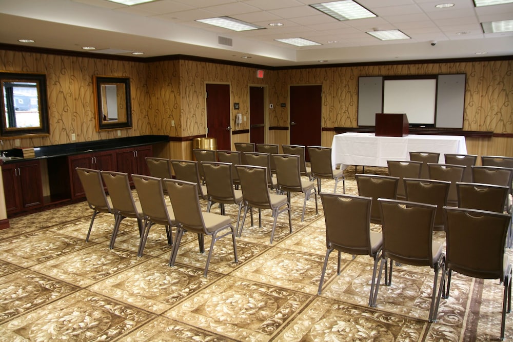 Hampton Inn & Suites Salisbury Fruitland - photo 37