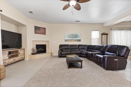 Stylish Silver Falls 4BR KING Master Game Room — Bakersfield — photo 4