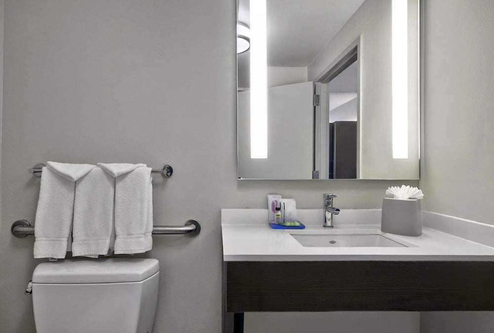 Holiday Inn Express Hotel & Suites Kansas City Grandview by IHG - photo 4