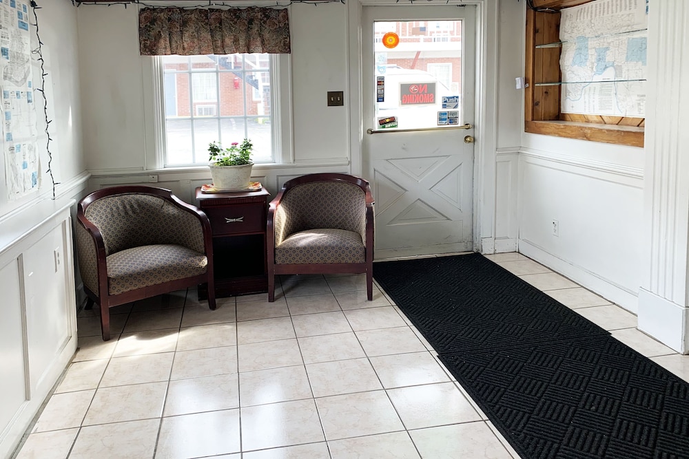 Four Keys Inn - photo 5