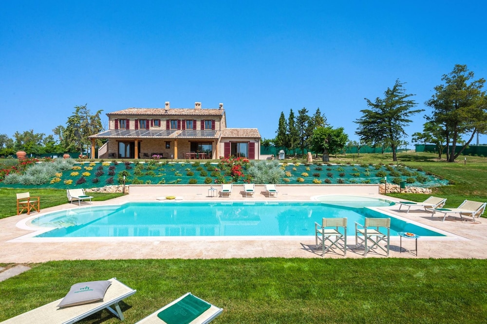I Gelsi 12&2 by Marche Holiday Villas — 4-Star Luxury Hotel in Orciano Di Pesaro, Italy