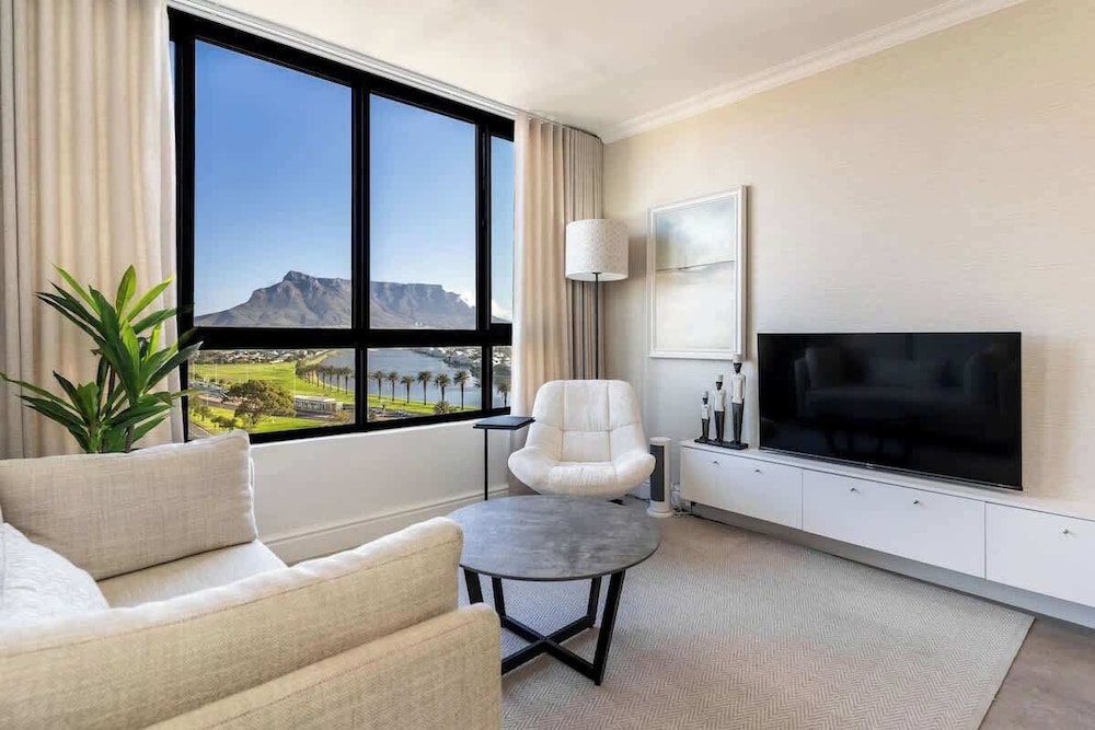 Modern 1 bed Table Mountain View Hideaway