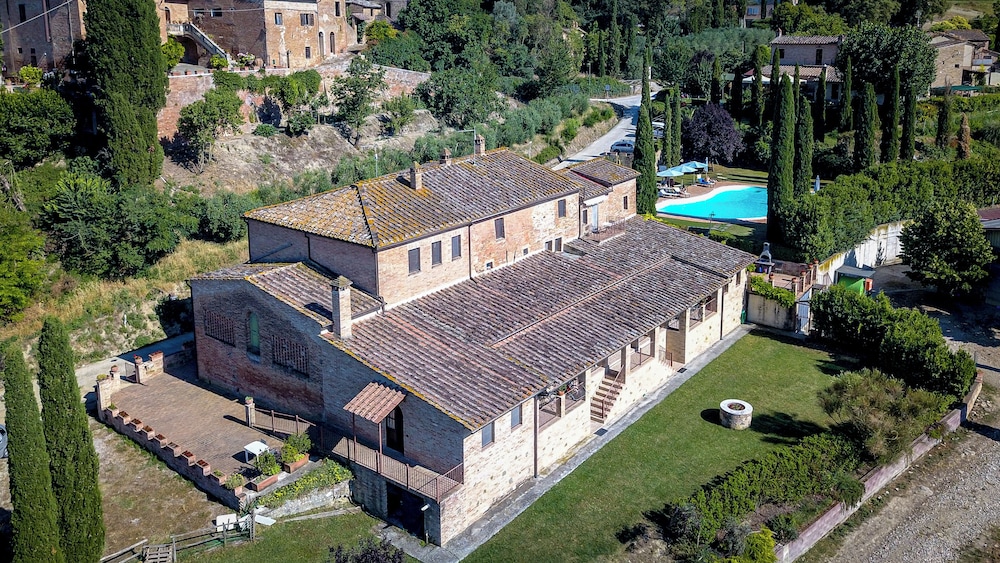Agriturismo Vergelle — 4-Star Luxury Hotel in Montalcino, Italy