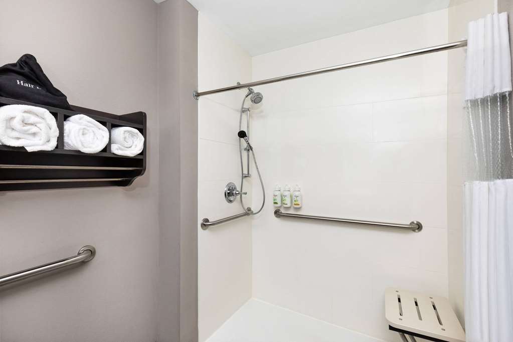 La Quinta Inn & Suites by Wyndham Cullman - photo 23