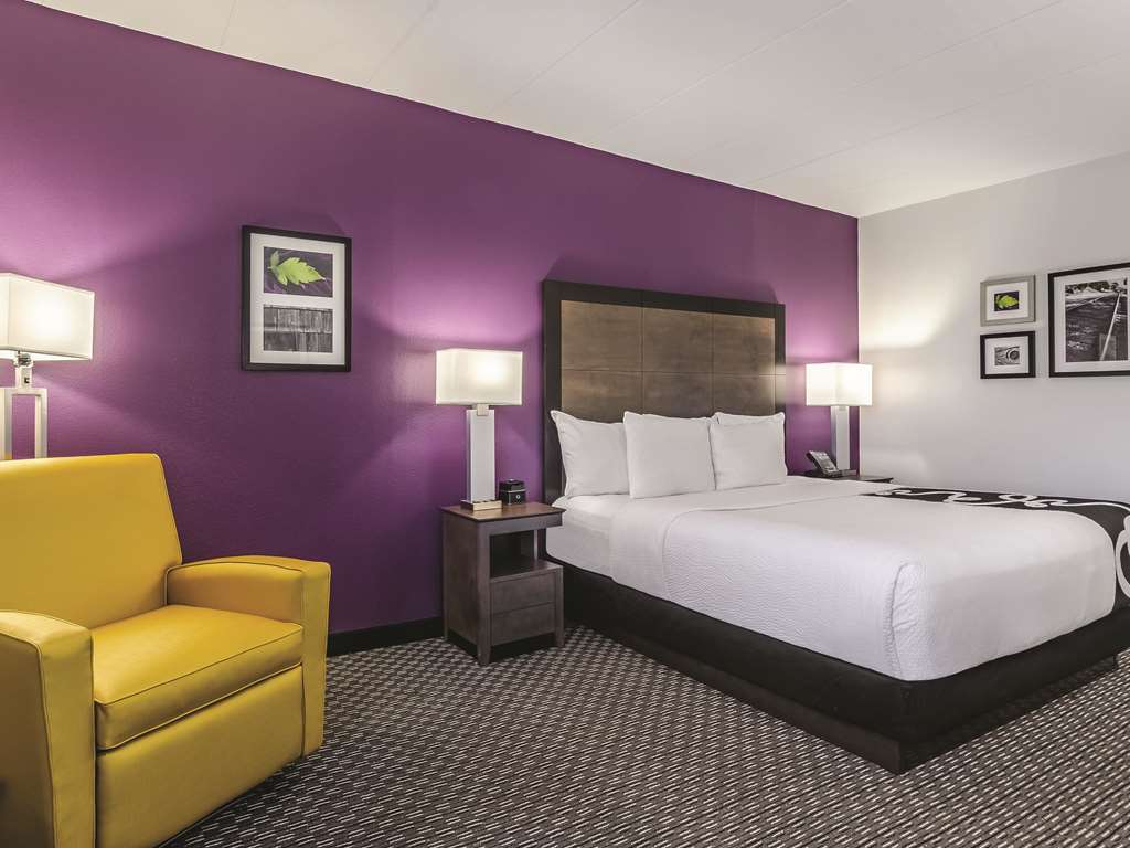 La Quinta Inn & Suites by Wyndham Warwick Providence Airport - photo 13