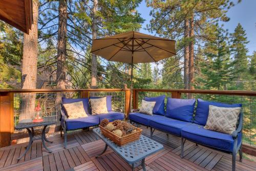 Tahoe Rim Retreat Spacious 4BR with Pool Table and Private Hot Tub Pet Friendly in Kings Beach, United States