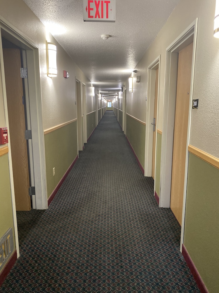 Super 8 by Wyndham Beresford - photo 31
