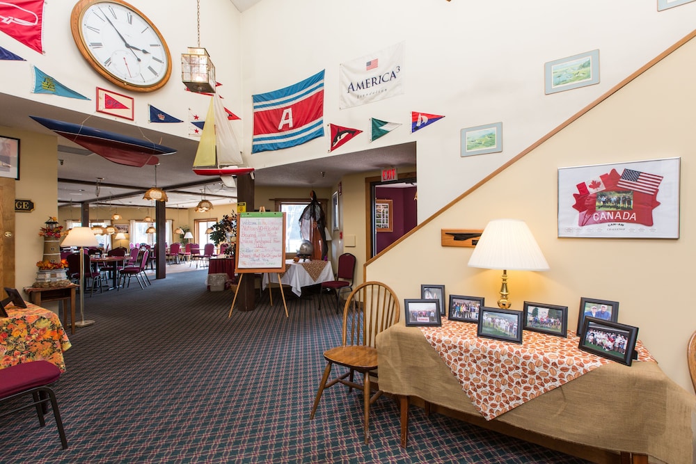 Commodores Inn - photo 60