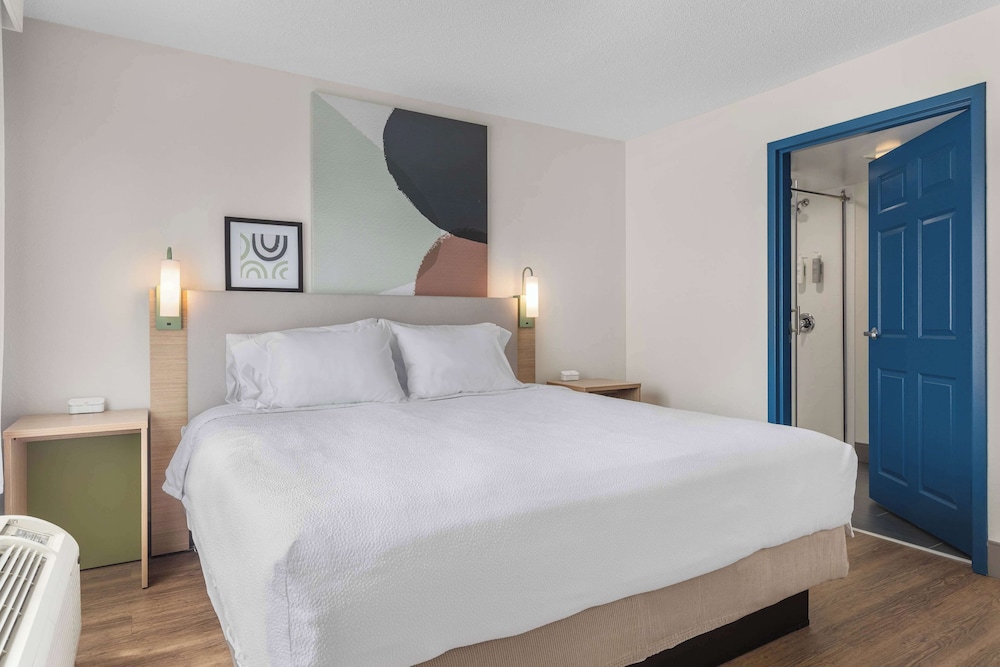 Spark by Hilton Winchester - photo 8