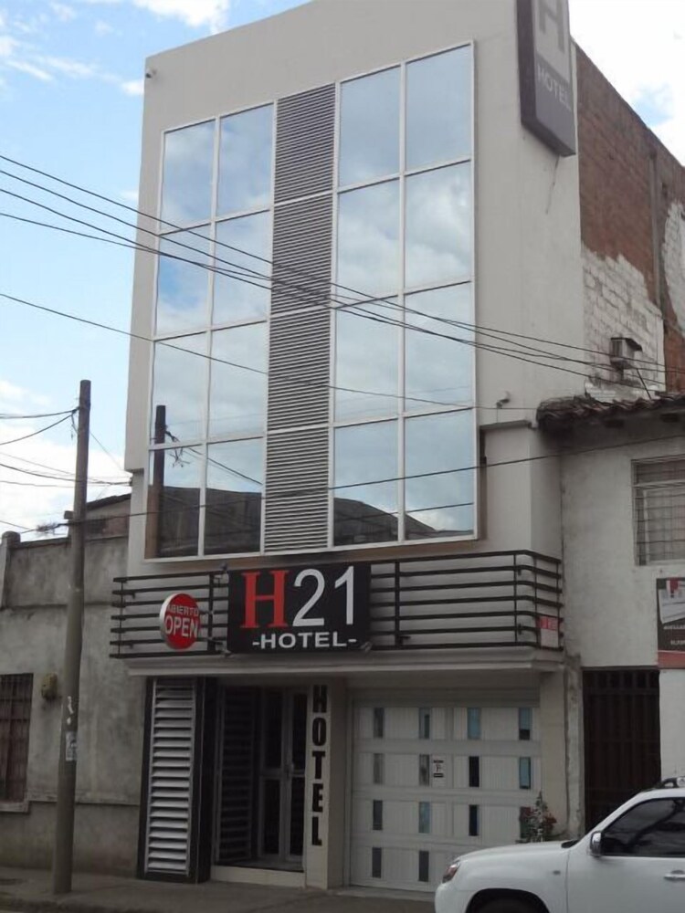 Hotel H21 — Cali — photo 2