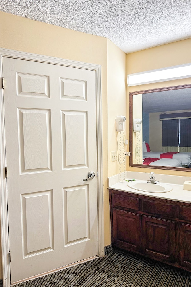 Bonita Lakes Inn by Capital O Meridian I20 - photo 61