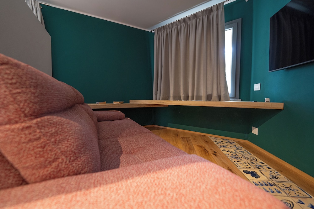 Blu70 - carbon neutral hotel in Staletti