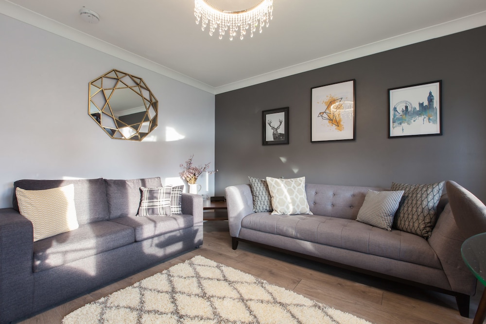 Modern Ground Floor 2 Bedroom Apartment 76mb Wifi TP and Sky Cinema s — 4-Star Luxury Hotel in Dunfermline, United Kingdom