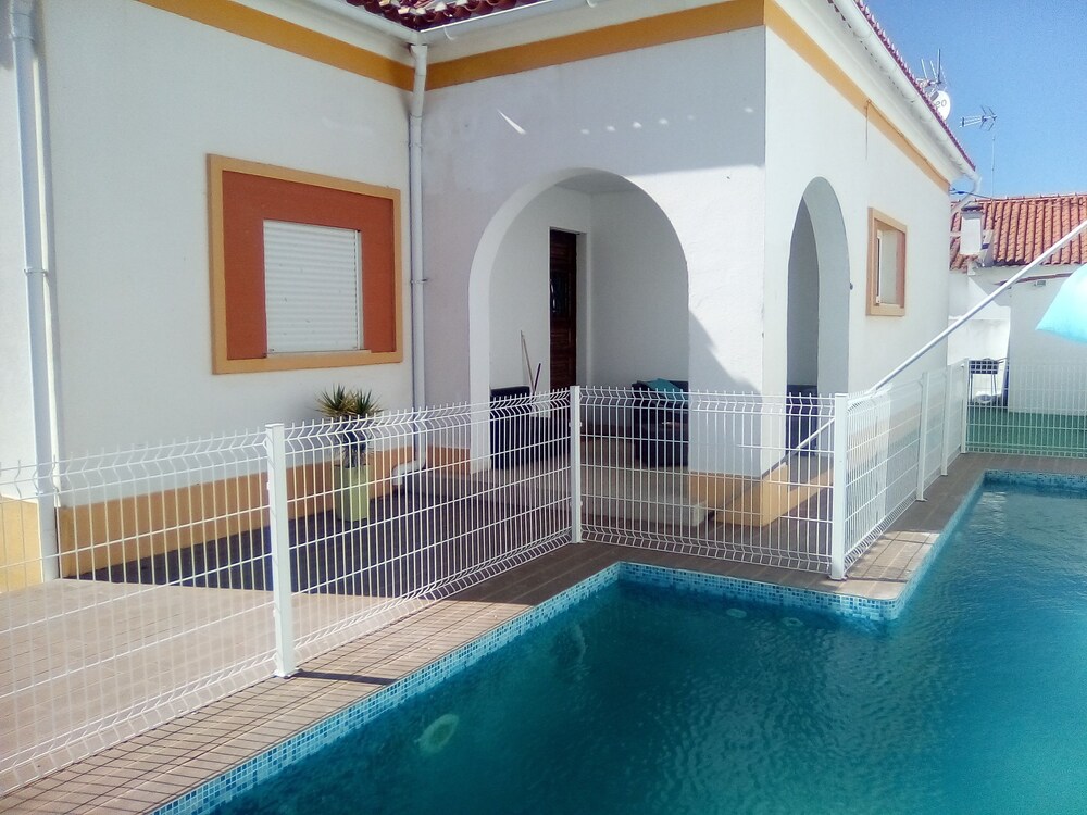 Villa São Domingos — 4-Star Luxury Hotel in Sao Domingos De Rana, Portugal