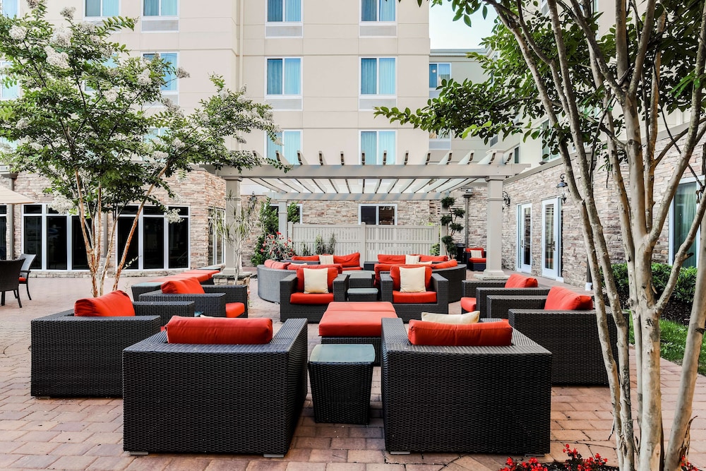 Hilton Garden Inn Melville - photo 45
