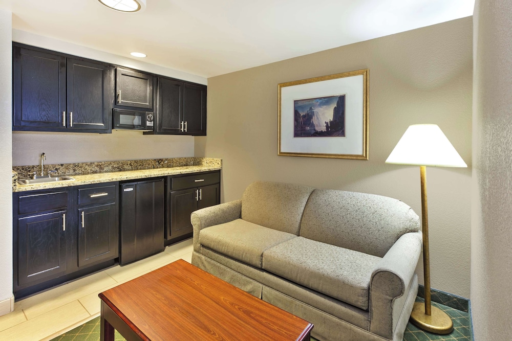 Hampton Inn Marietta - photo 11