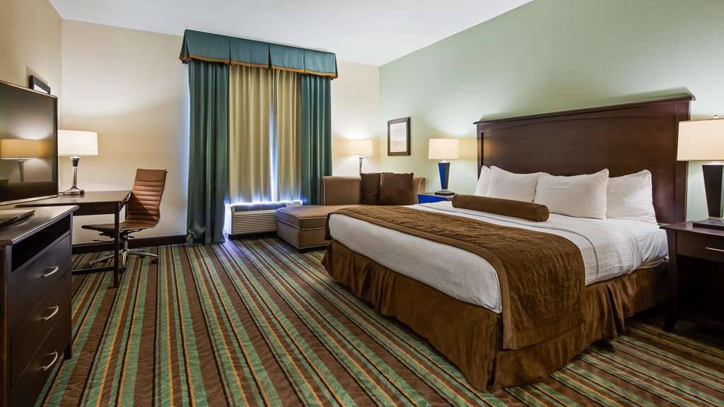 Best Western Plus Chain of Lakes Inn & Suites - photo 11