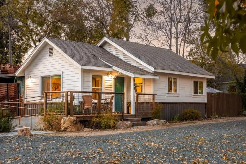 Creektown Cottages The Alder — Grass Valley
