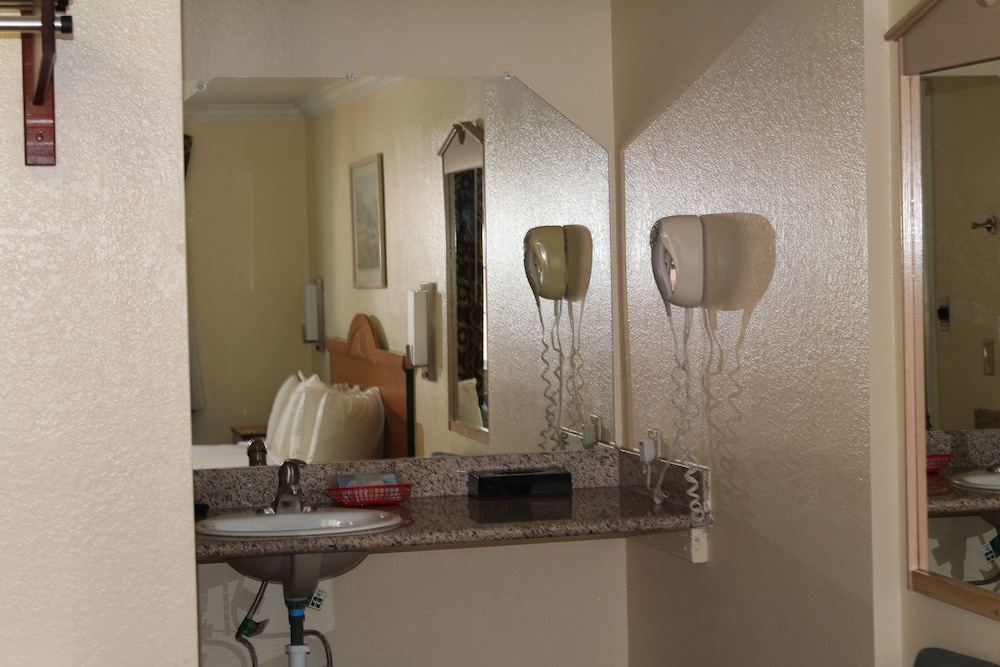 Riverside Inn & Suites Santa Cruz - photo 52
