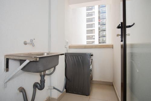 F&M's Stylish Cozy & Neat 2BR Apt w Pool & Gym Lavington