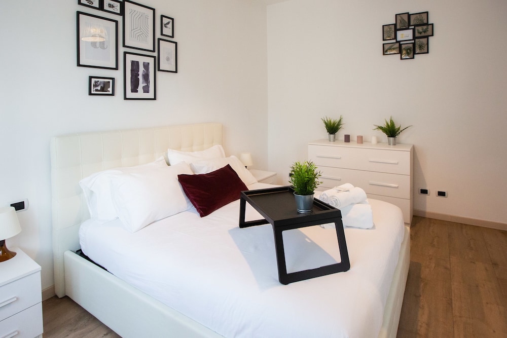 Home Hotel Rogoredo 27 — hotel near Milano Linate Airport