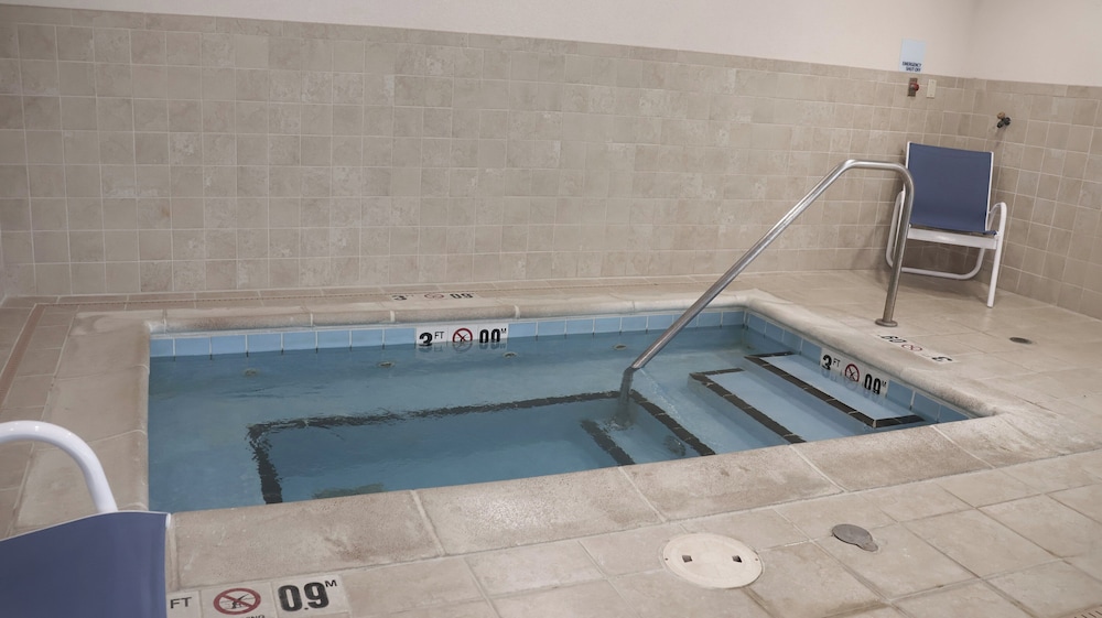 Holiday Inn Express & Suites Morton Peoria Area by IHG - photo 38