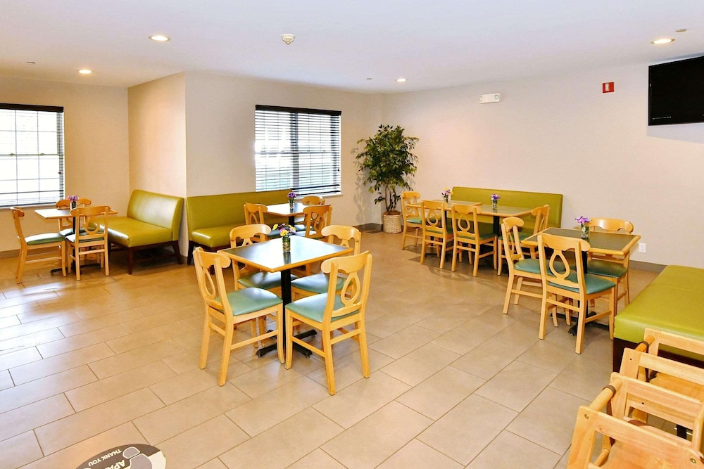 Country Inn & Suites by Radisson Mount Morris NY - photo 12