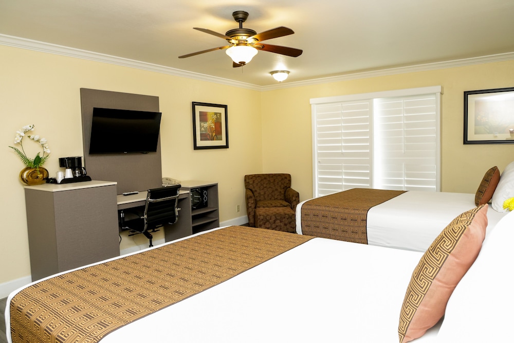 Silver Surf Motel - photo 52