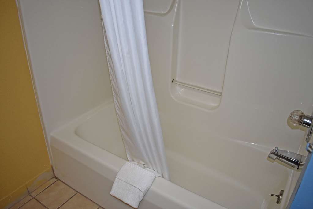 Quality Inn & Suites Kearneysville Martinsburg - photo 18