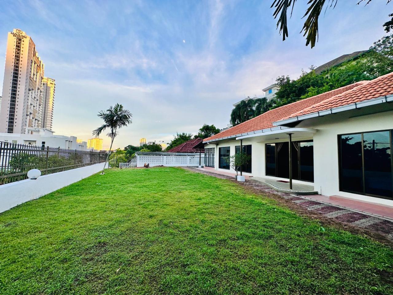 Beachside Antique Villa@14 pax — 4-Star Luxury Hotel in George Town, Malaysia